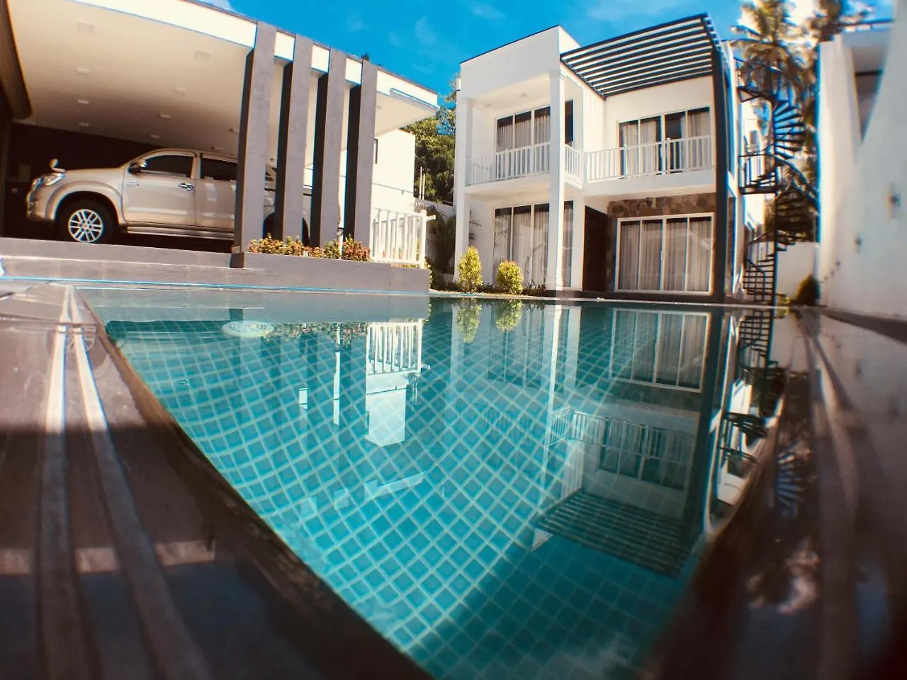 Royal Mansions Luxury Villa Sirimalwatta