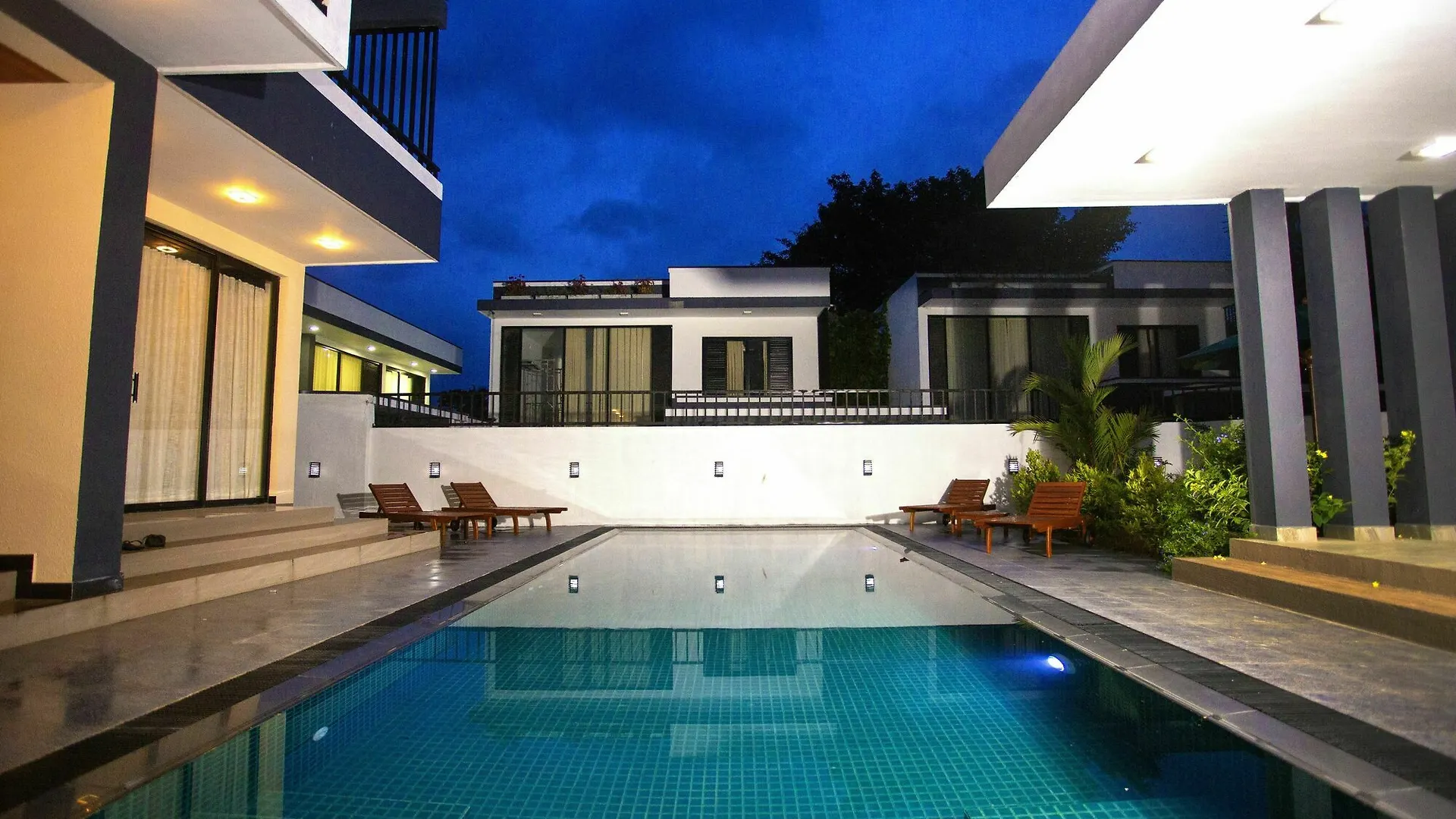 Royal Mansions Luxury Villa Sirimalwatta